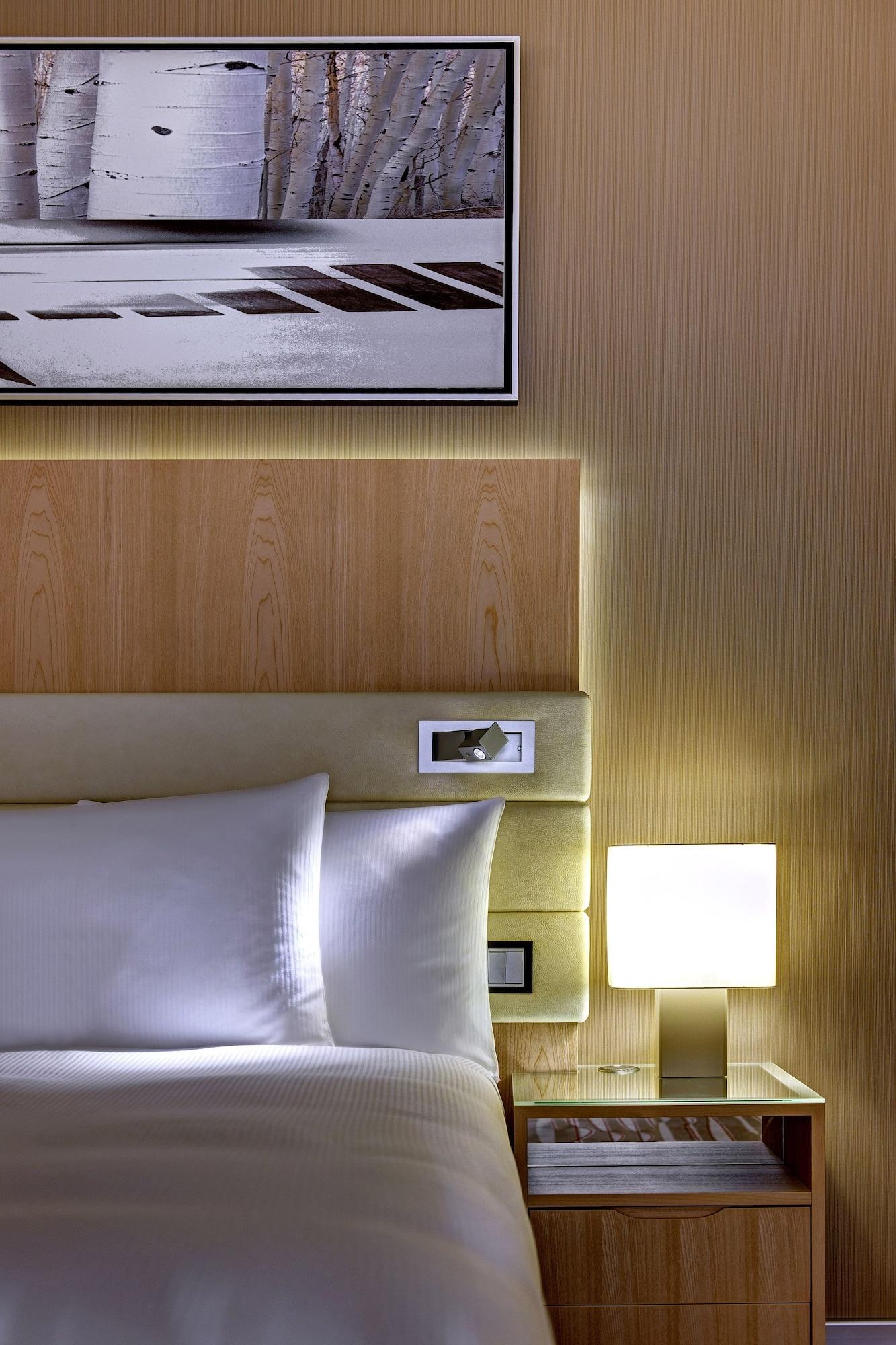 Отель Hilton Frankfurt Airport Франкфурт-на-Майне Экстерьер фото