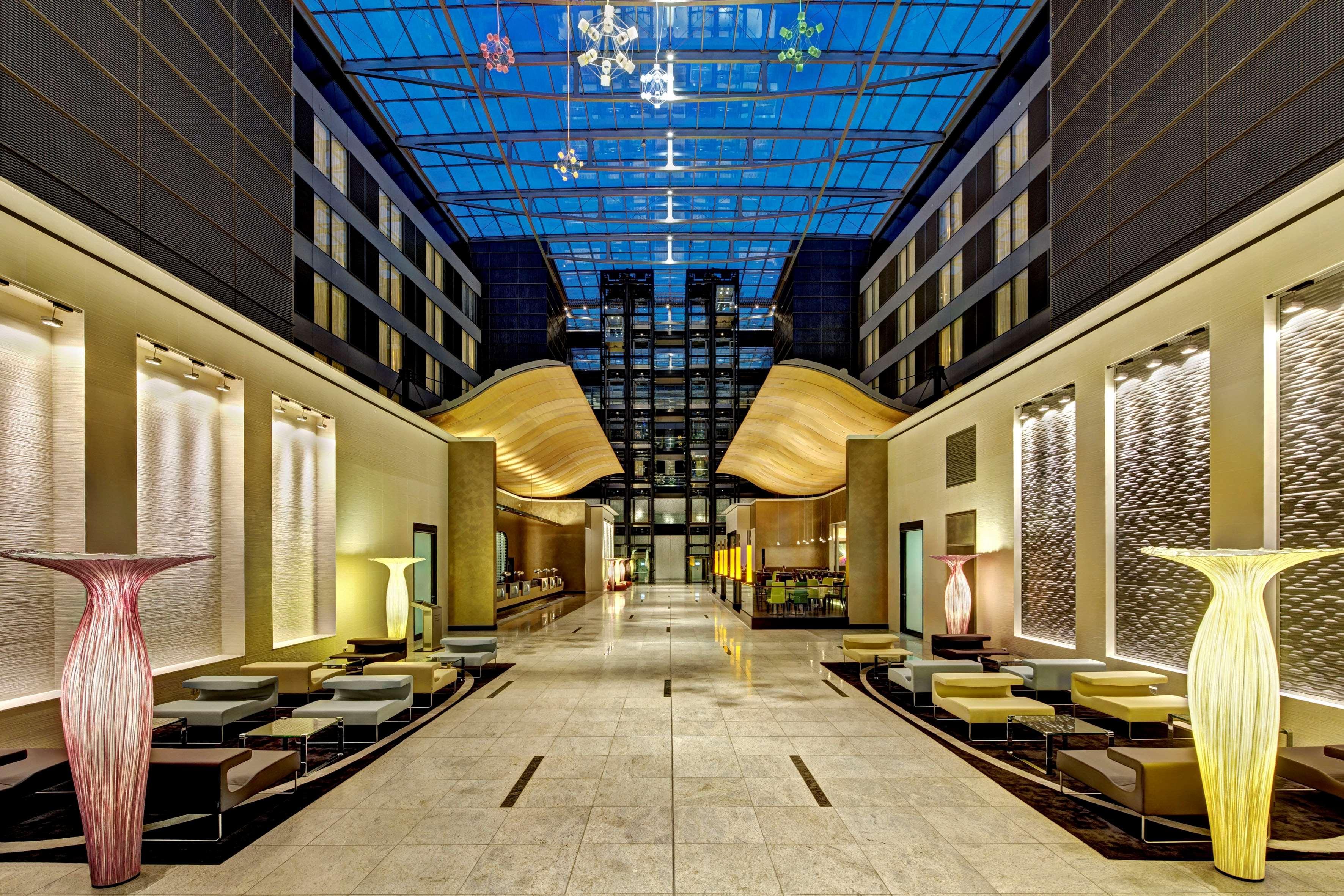 Отель Hilton Frankfurt Airport Франкфурт-на-Майне Экстерьер фото