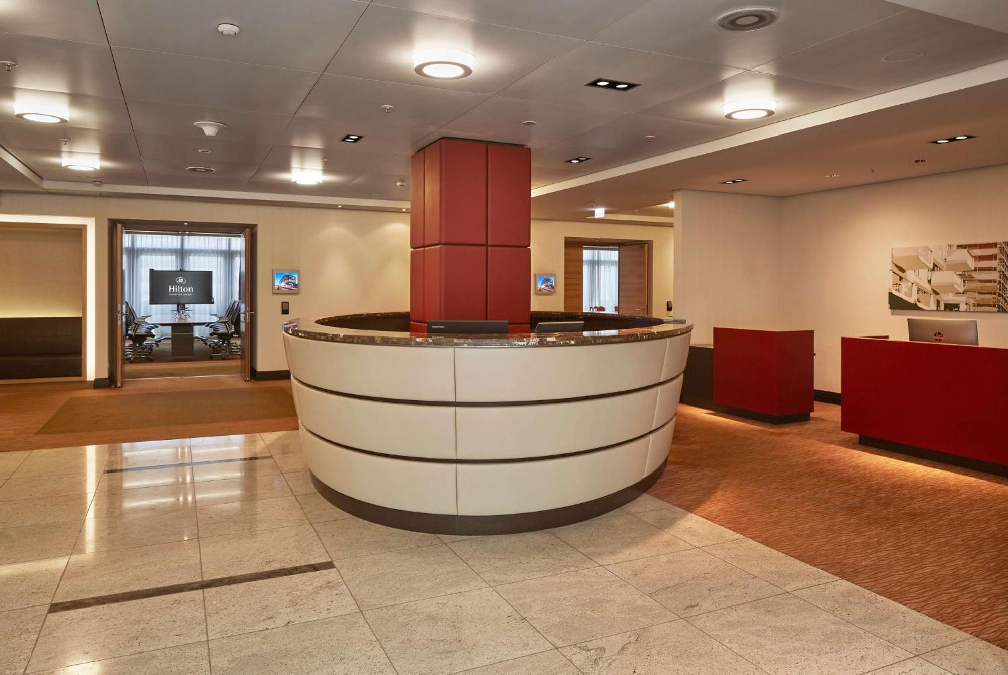 Отель Hilton Frankfurt Airport Франкфурт-на-Майне Экстерьер фото