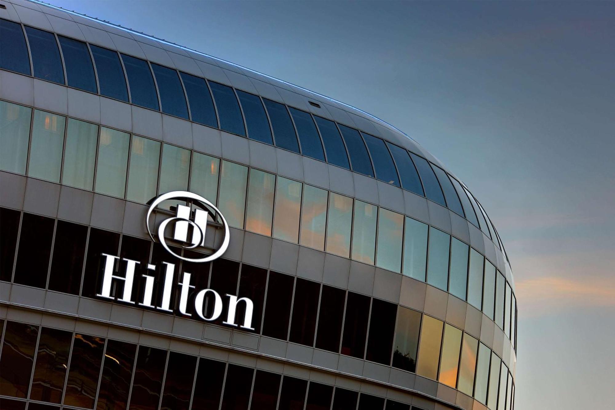 Отель Hilton Frankfurt Airport Франкфурт-на-Майне Экстерьер фото