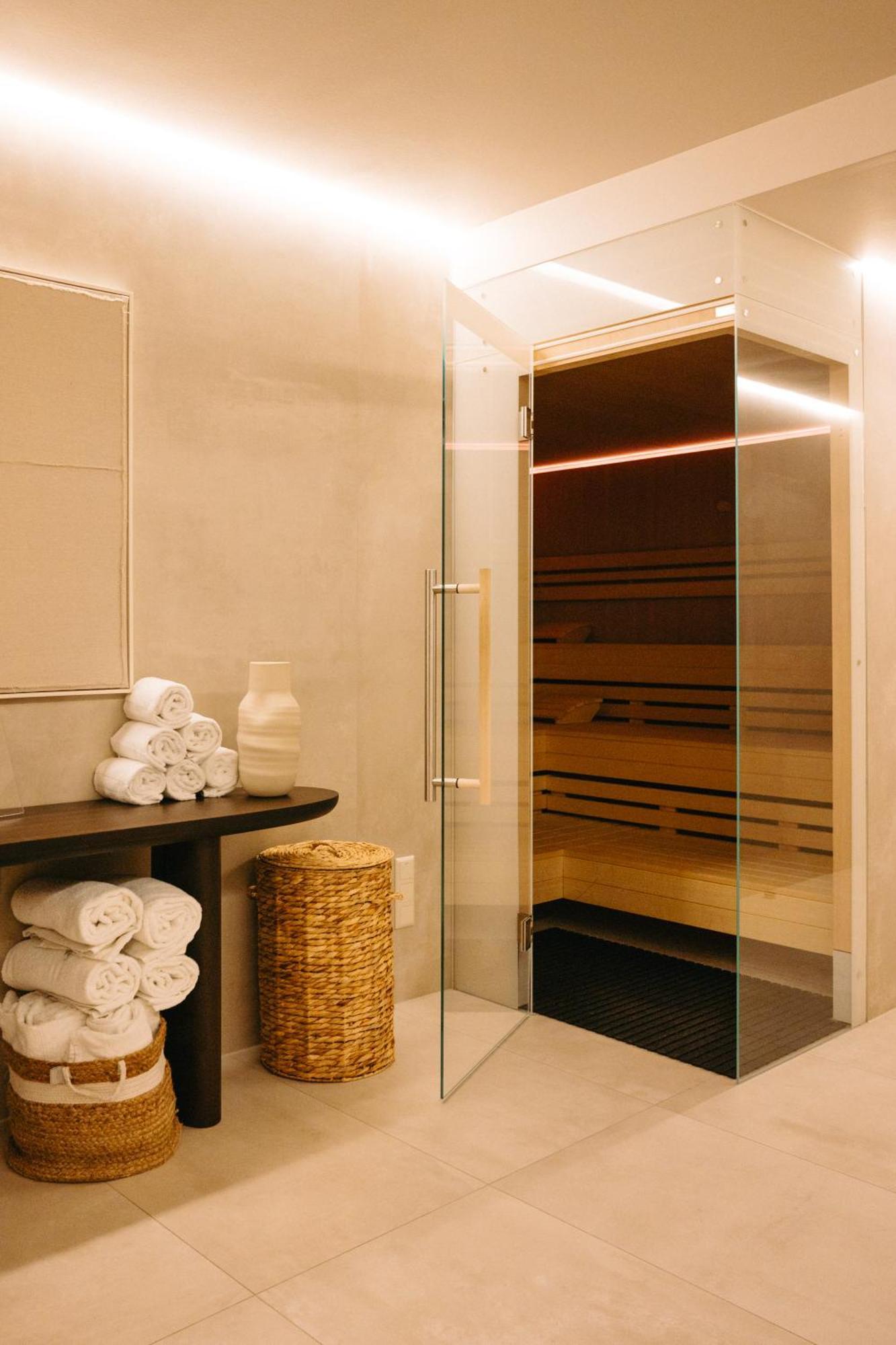 Отель Hilton Frankfurt Airport Франкфурт-на-Майне Экстерьер фото
